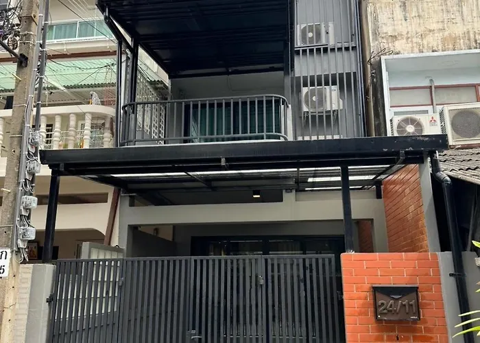4beds 4baths New Renovated Entire House Bts Ekkamai Vakantiehuis Bangkok